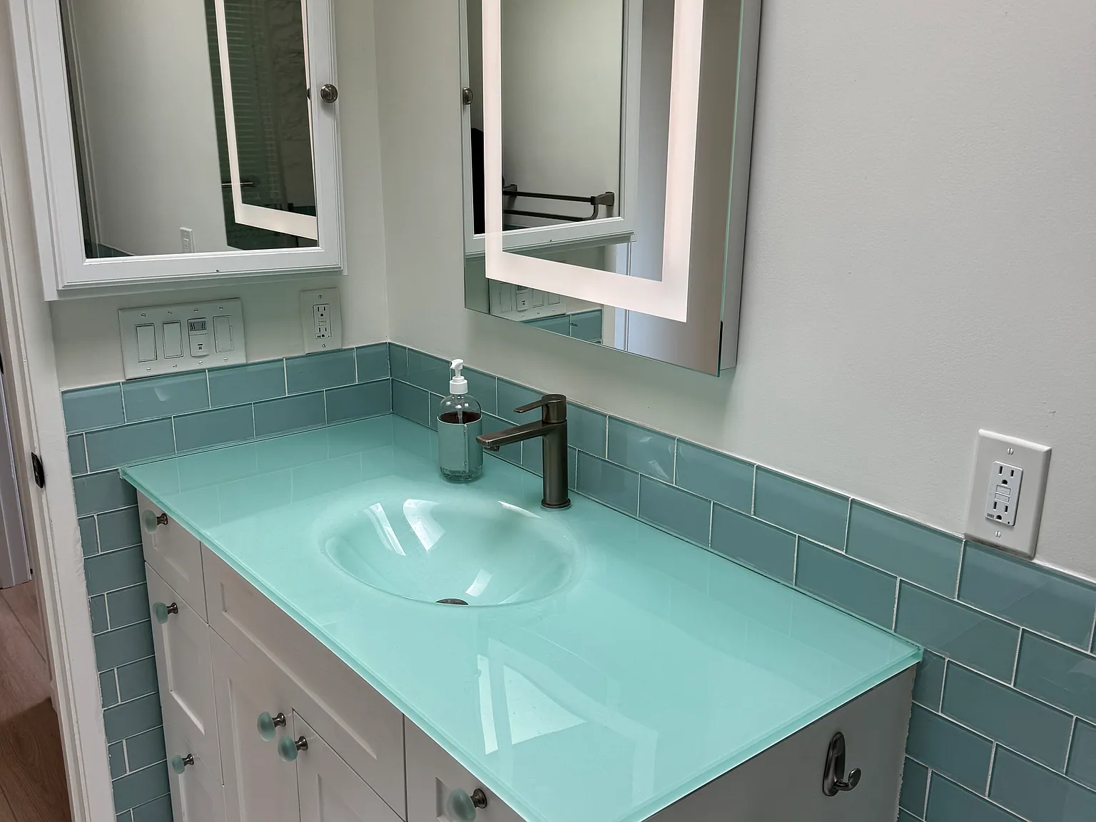 2 bed, 899 sqft, $4,500 — Photo 3