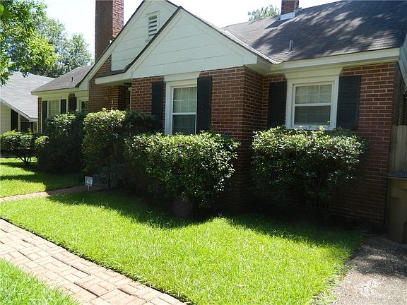 Home has been well cared for, and recently power washed.  This house is ready for you to call it home!