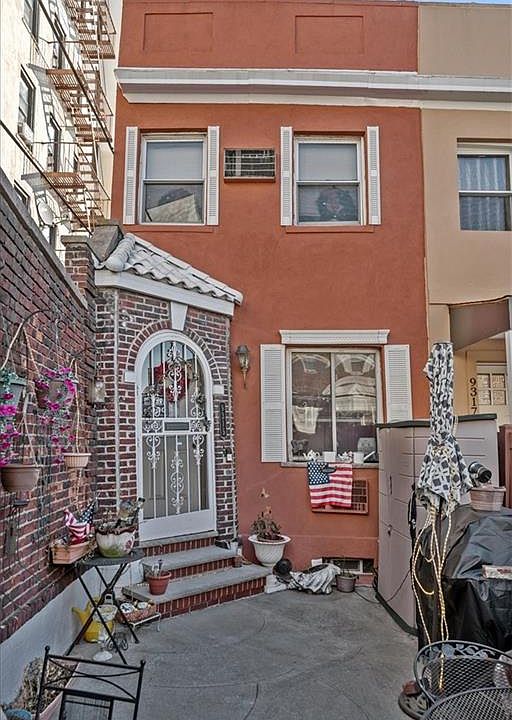 1st image of 9315 Lafayette Walk