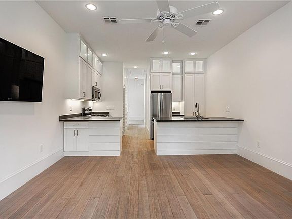 2nd image of 2122 Annunciation St