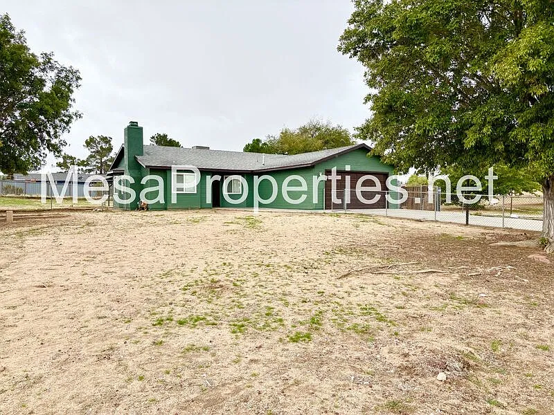 3 bed, 2.0 bath, 1460 sqft, $2,300 — Photo 1