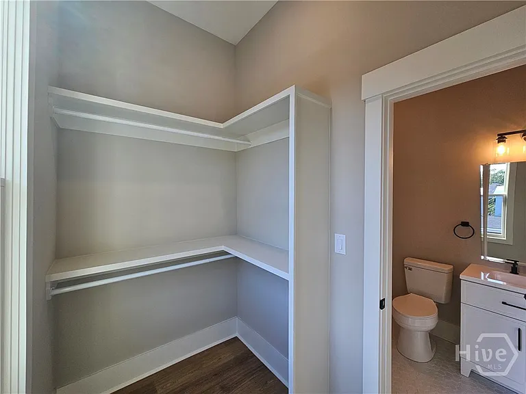 521 W 38th St — Photo 16