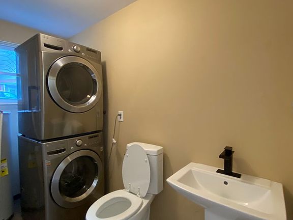 5th image of 547 Staufer Ct