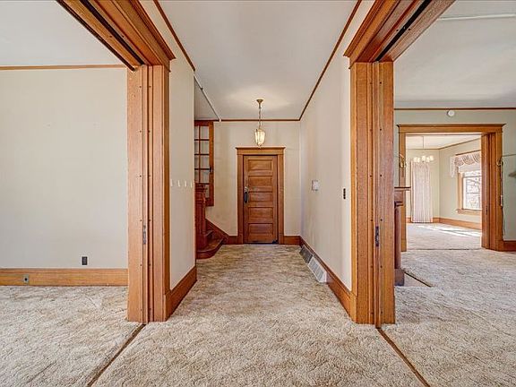 4th image of 407 N Walnut St