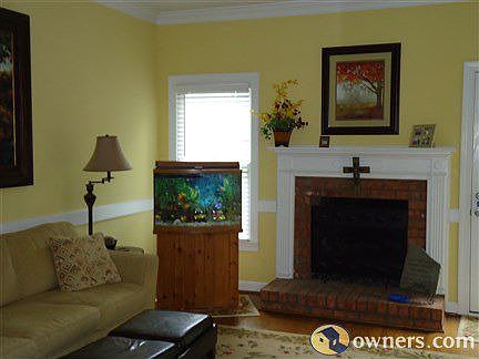 Living room w/Fireplace