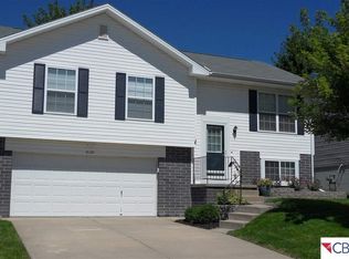 16518 Erskine St, Omaha, NE 68116