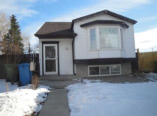 88 NW Abingdon Ct NE, Calgary, AB T2A 6S5