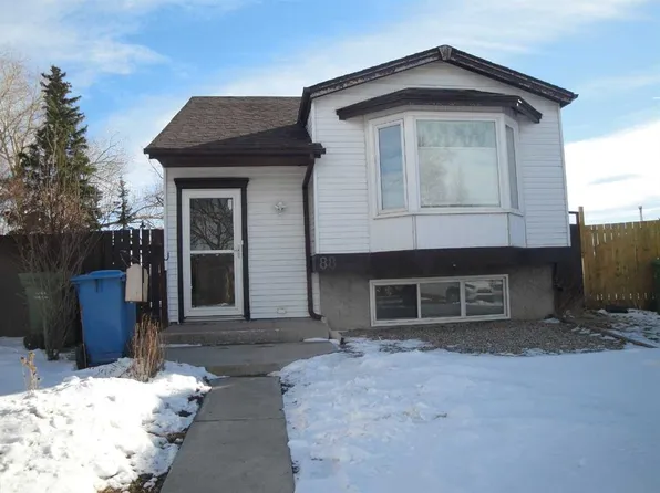 88 NW Abingdon Ct NE, Calgary, AB T2A 6S5