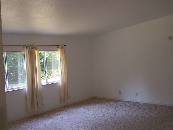4th image of 2120 Crescent Lake Dr NW