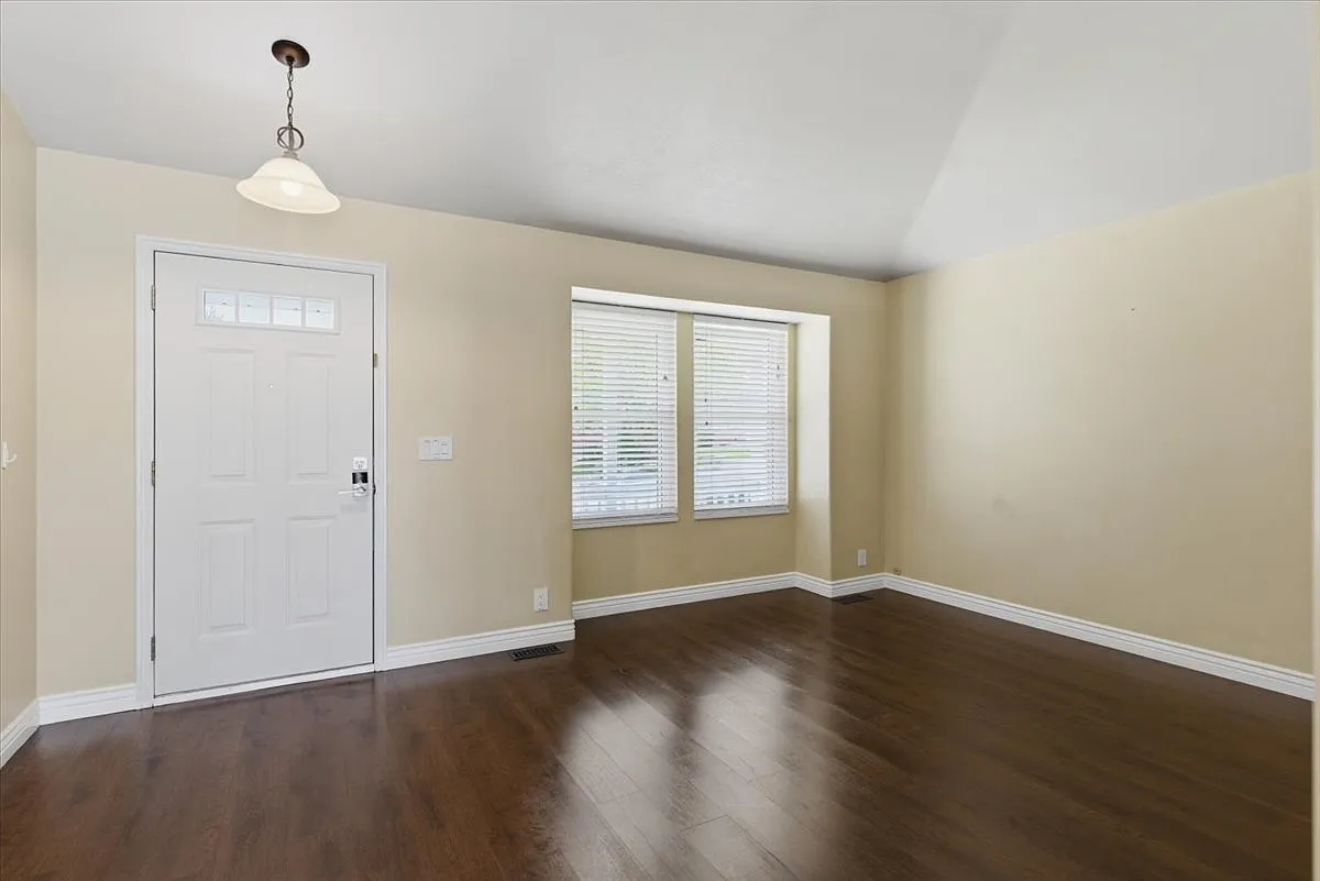 Building Photo - 1109 E 3350 N