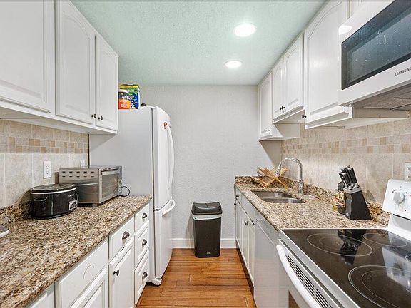 4th image of 55 Sea Park Blvd APT 106