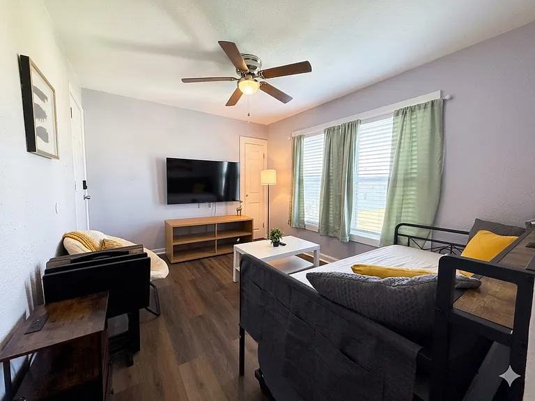 1116 Morgan Ave #201 — Photo 5