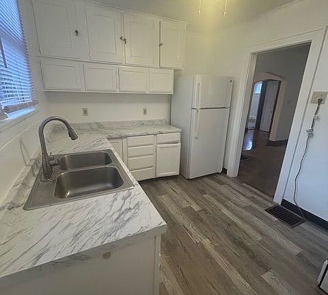 3rd image of 6696 Iris Ave