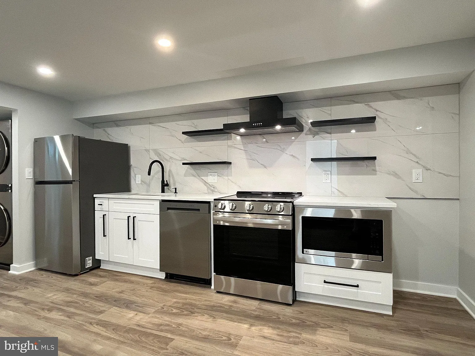 2 bed, 1.0 bath, 576 sqft, $2,900 — Photo 3