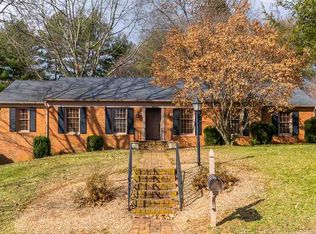 504 Victoria Dr, Staunton, VA 24401