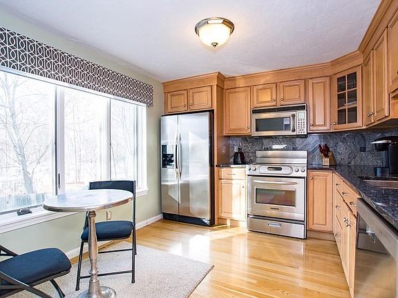 4th image of 195 Copeland St Unit L