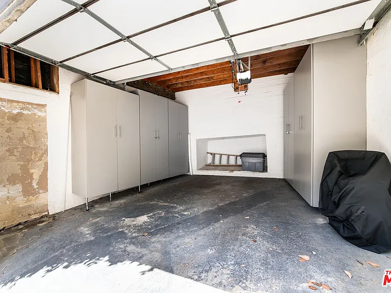 1761 N Orange Grove Ave — Photo 35