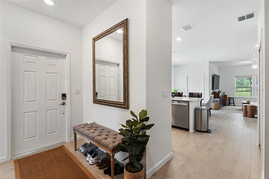 3 bed, 2.5 bath, 1820 sqft, $1,995 — Photo 2