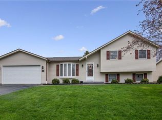 153 Spring Tree Ln, Rochester, NY 14612