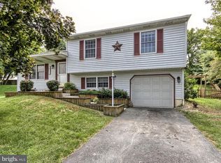8837 McKinley Ct, Hummelstown, PA 17036