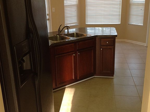 4th image of 4983 Upper Elm St