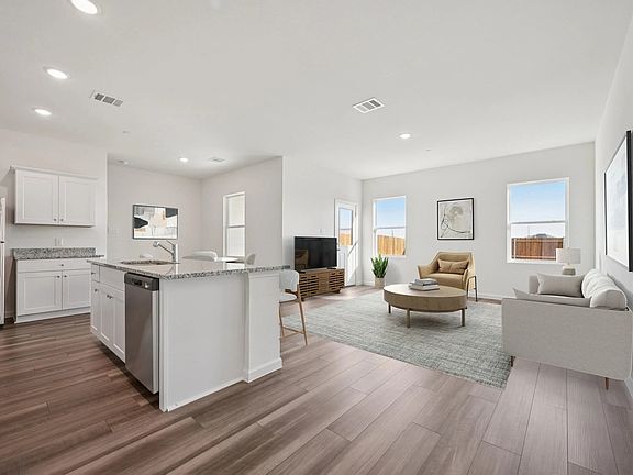 4th image of 928 Penrose Dr
