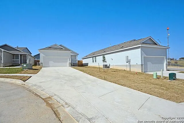 206 Charles Way — Photo 2
