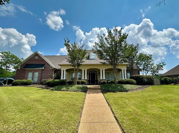 101 Lydia Ln