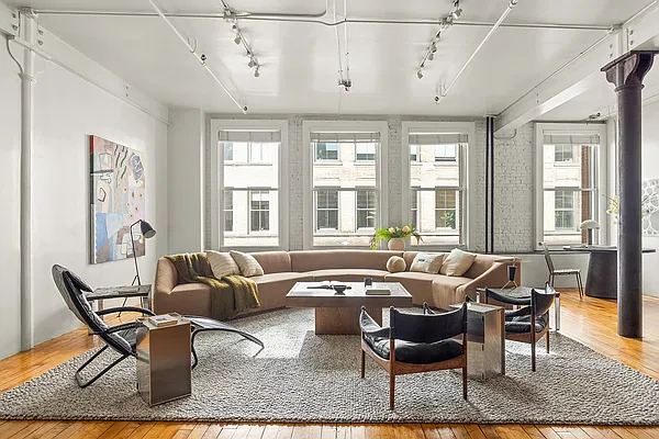 Living room, photo 1
