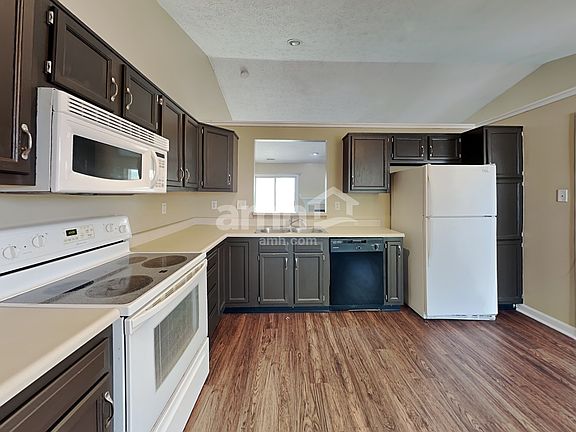 3rd image of 4383 Arlington Cir