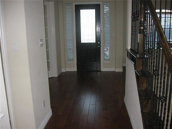 3rd image of 405 Oak Point Dr