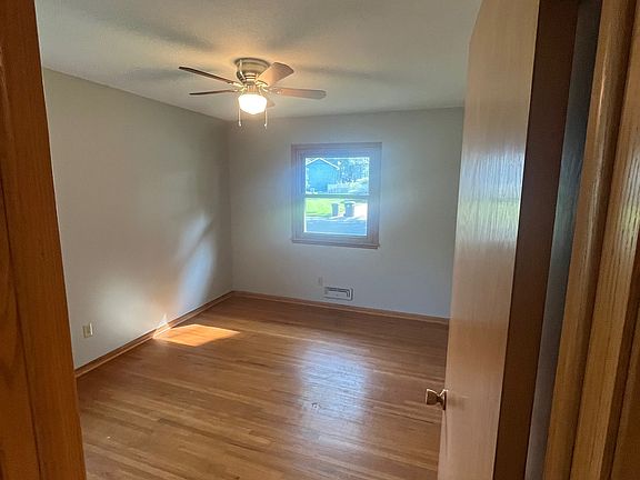 5th image of 26 Anita Ave