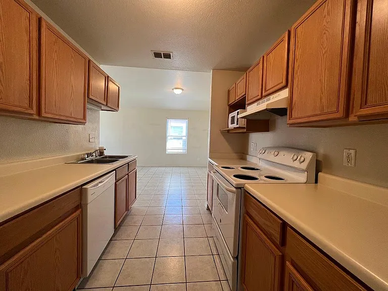 1210 Chaparral St #13B — Photo 12