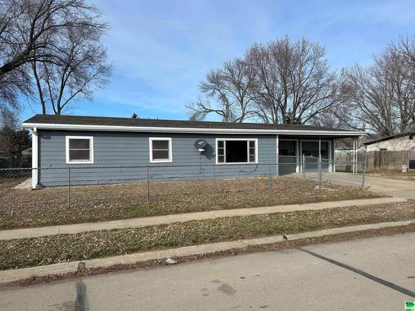 107 Delier St, North Sioux City, SD 57049