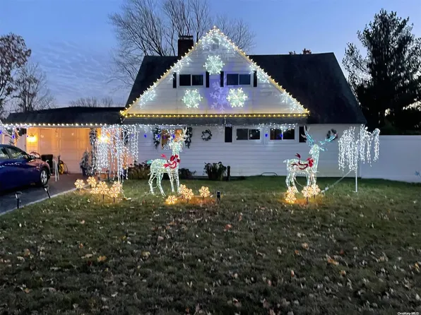 22 Wayside Lane, Wantagh, NY 11793