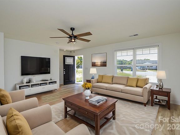 3rd image of 1045 Appledown Ct