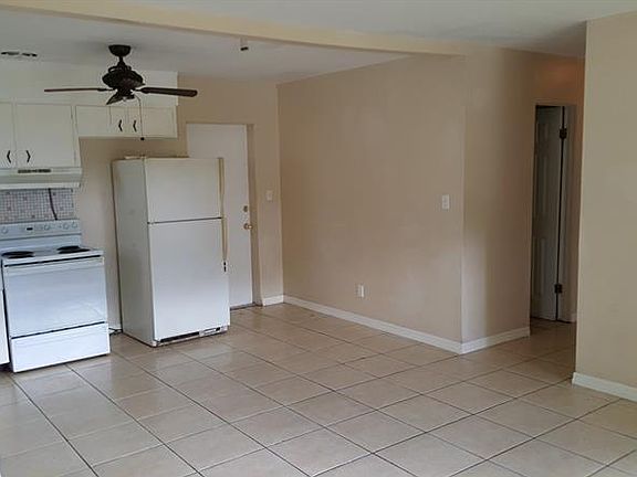 5th image of 1240 E Myrtle St