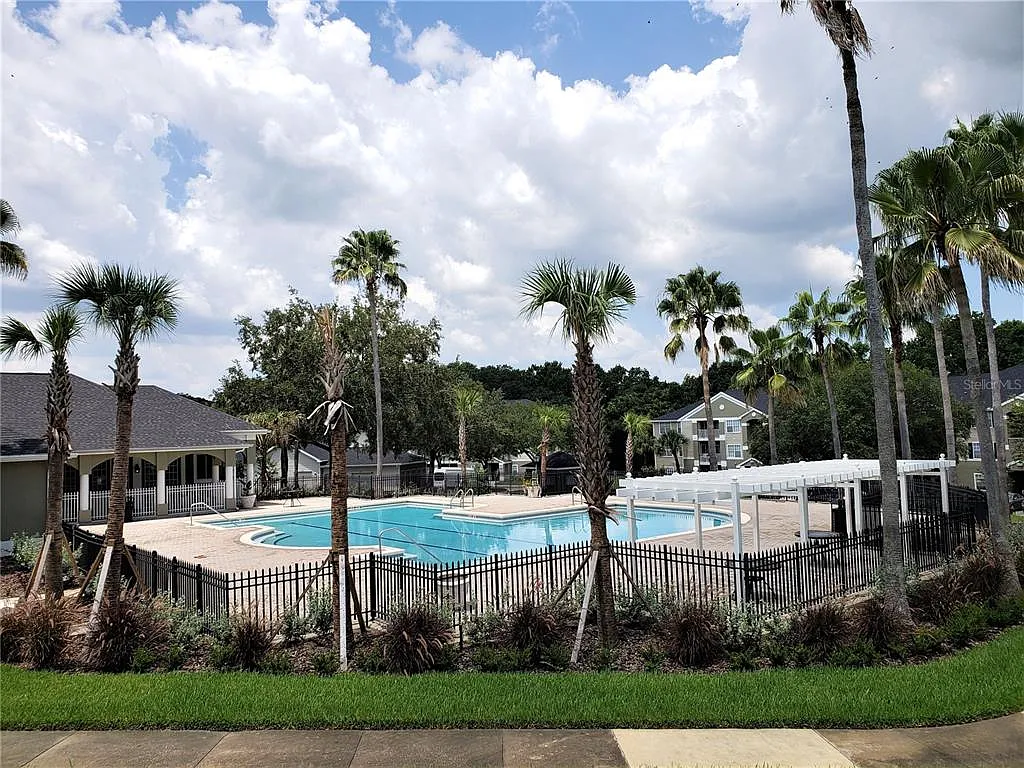 1 bed, 1.0 bath, 618 sqft, $1,275 — Photo 2