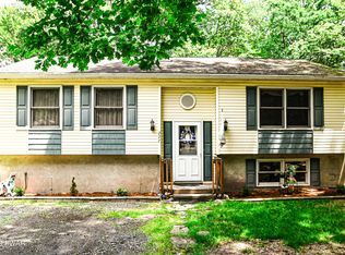 227 Sunrise Dr, Milford, PA 18337