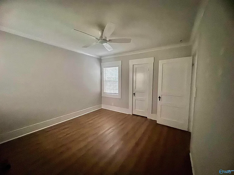208 Surrey Rd SW — Photo 25