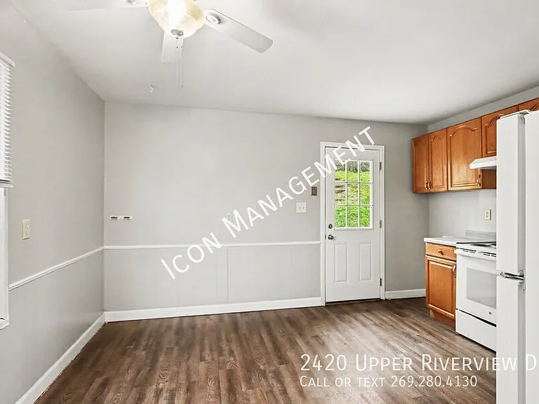 2420 Upper Riverview Dr — Photo 12