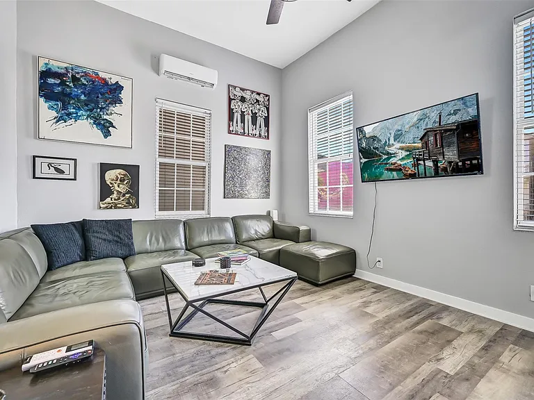 1820 Market St #2 — Photo 8