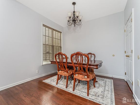 5th image of 66 Tennyson Rd