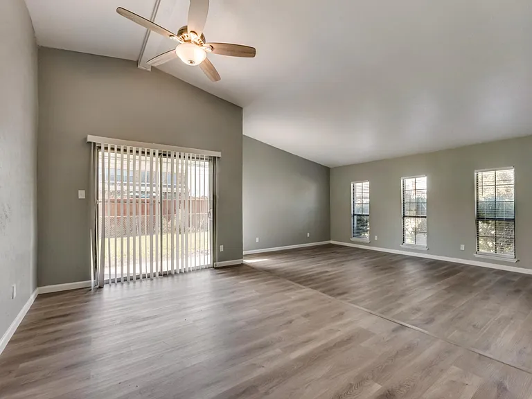 2129 Lewis Trl — Photo 5