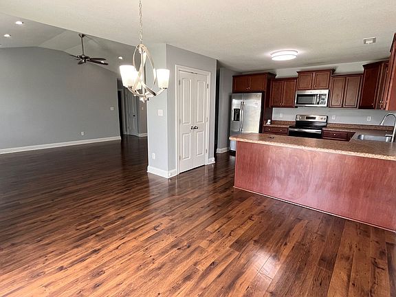 5th image of 217 Sailor St