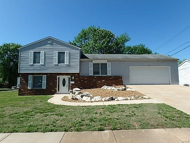 1st image of 2360 Hawthorne Manor Dr