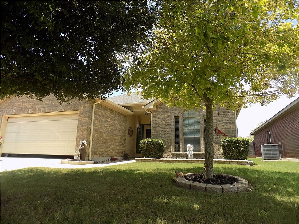 1st image of 204 Brickyard Ln