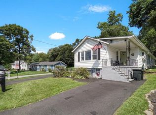 170 Shore Dr, New Windsor, NY 12553