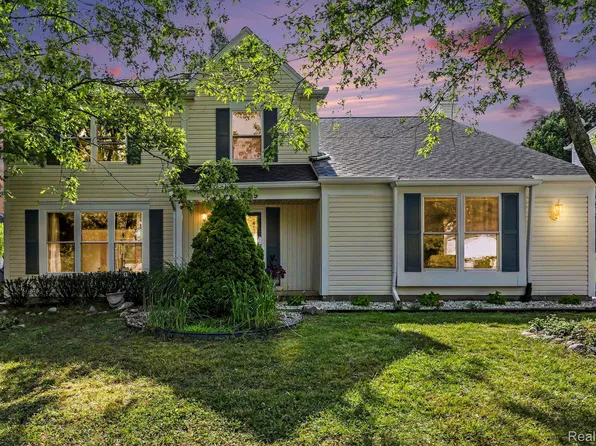 1809 Poppleton Dr, West Bloomfield, MI 48324