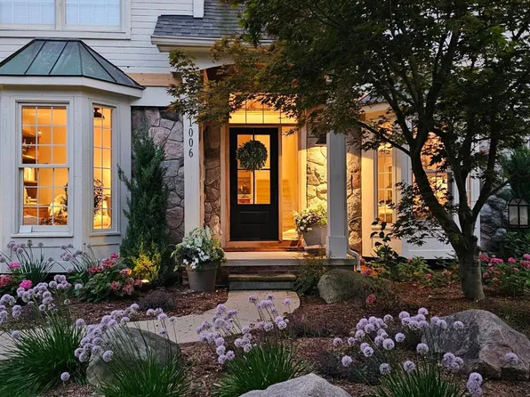 1006 E Pointe Place Blvd N, Rochester, MI 48307